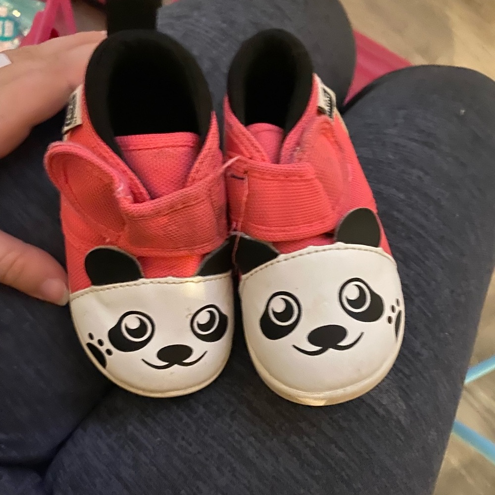 Toddle ikiki Shoes that squeak